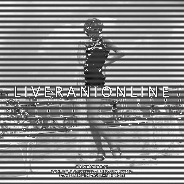 NEG-MONICA VITTI, attrice italiana di teatro, cinema e televisione - RETROSPETTIVA Nella foto in costume da bagno a Roma nel 1955 FOTO SANDRO VESPASIANI-©Archivio Giovanni Liverani / AG. ALDO LIVERANI SAS