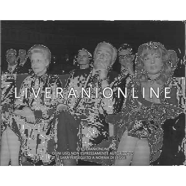NEG-MONICA VITTI, attrice italiana di teatro, cinema e televisione - RETROSPETTIVA Nella foto Globo D\'Oro 1974 con Vittorio De Sica con la moglie Maria Mercader ©Archivio Giovanni Liverani / AG. ALDO LIVERANI SAS