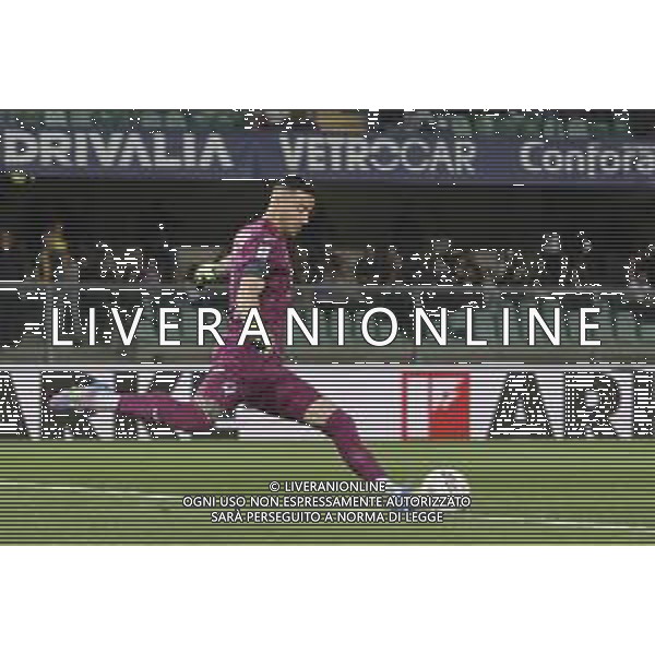 Lorenzo Montipò of Hellas Verona FC kick the ball during Hellas Verona FC vs Cagliari Calcio, 34° Serie A Enilive 2024-25 game at Marcantonio Bentegodi stadium in Verona (VR), Italy, on April 28, 2025. (Photo by Davide Casentini)- AGENZIA ALDO LIVERANI SAS