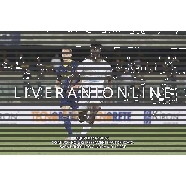 Michel Ndary Adopo of Cagliari Calcio play the ball during Hellas Verona FC vs Cagliari Calcio, 34° Serie A Enilive 2024-25 game at Marcantonio Bentegodi stadium in Verona (VR), Italy, on April 28, 2025. (Photo by Davide Casentini)- AGENZIA ALDO LIVERANI SAS