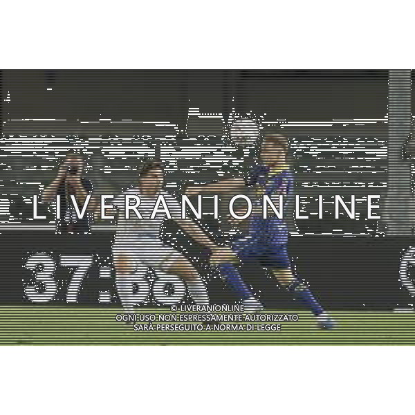 Ondrej Duda of Hellas Verona FC play the ball in front of Nadir Zortea of Cagliari Calcio during Hellas Verona FC vs Cagliari Calcio, 34° Serie A Enilive 2024-25 game at Marcantonio Bentegodi stadium in Verona (VR), Italy, on April 28, 2025. (Photo by Davide Casentini)- AGENZIA ALDO LIVERANI SAS