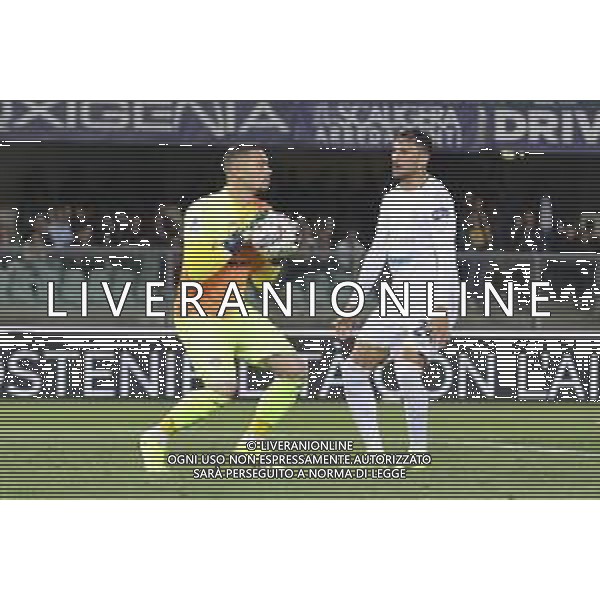 Elia Caprile of Cagliari Calcio makes a save during Hellas Verona FC vs Cagliari Calcio, 34° Serie A Enilive 2024-25 game at Marcantonio Bentegodi stadium in Verona (VR), Italy, on April 28, 2025. (Photo by Davide Casentini)- AGENZIA ALDO LIVERANI SAS