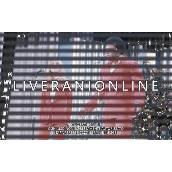 DIAP-RETROSPETTIVA WESS JOHNSON PSEUDONIMO WESLEY JOHNSON CANTANTE NELLA FOTO WESS JOHNSON CON DORI GHEZZI AL FESTIVAL DI SANREMO NELL\'ANNO 1976 AG ALDO LIVERANI SAS