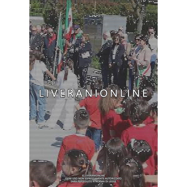 IMOLA 30 04 2025 QUARTIERE ZOLINO Intitolazione rotatoria alle Staffette partigiane NELLA FOTO VICE SINDACO ELISA SPADA STUDENTI SCUOLA ELEMENTARE ZOLINO ©SANNA - AGENZIA ALDO LIVERANI SAS