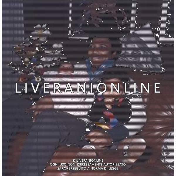 DIAP-RETROSPETTIVA WESS JOHNSON PSEUDONIMO WESLEY JOHNSON CANTANTE NELLA FOTO WESS JOHNSON A ROMA NELL\'ANNO 1974 CON LA MOGLIE RITA TARTAGLIA E I FIGLI AG ALDO LIVERANI SAS