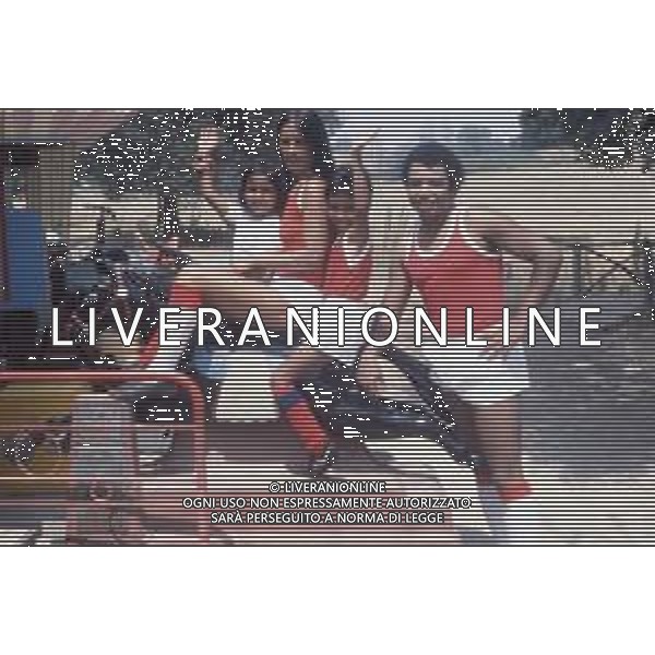 COL-RETROSPETTIVA WESS JOHNSON PSEUDONIMO WESLEY JOHNSON CANTANTE NELLA FOTO WESS JOHNSON CON LA MOGLIE MIRELLA CECCARELLI E FAMIGLIA FOTO EDGARDO DELLA SCORCIOSA-AG ALDO LIVERANI SAS
