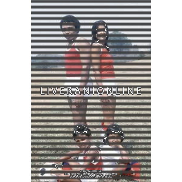 COL-RETROSPETTIVA WESS JOHNSON PSEUDONIMO WESLEY JOHNSON CANTANTE NELLA FOTO WESS JOHNSON CON LA MOGLIE MIRELLA CECCARELLI E FAMIGLIA FOTO EDGARDO DELLA SCORCIOSA-AG ALDO LIVERANI SAS