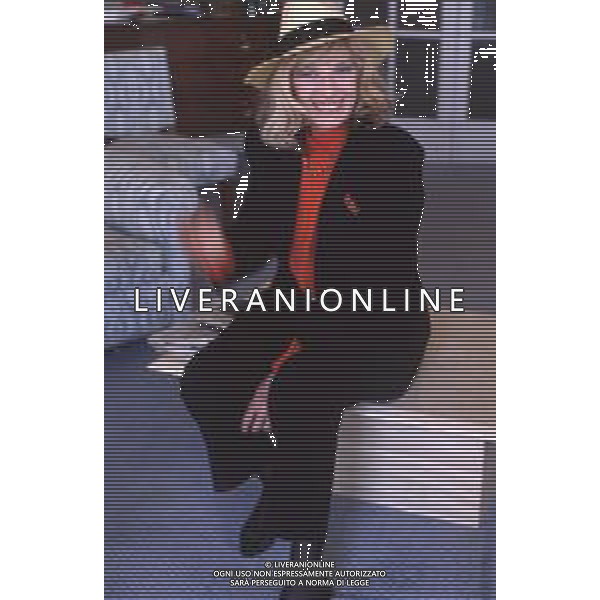 DIAP-RETROSPETTIVA MONICA VITTI ATTRICE NELLA FOTO MONICA VITTI A CANNES NELL\'ANNO 1990 FOTO RENATO LANI THEMA-AG ALDO LIVERANI SAS