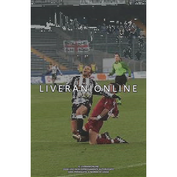DIG- JUVENTUS - REGGINA CAMPIONATO CALCIO SERIE A 12 GENNAIO 2003 - RISULTATO 5-0 NELLA FOTO FALLO DI BRUNO CIRILLO CHE ATTERRA ALESSANDRO DEL PIERO PER IL RIGORE PER LA JUVE AGENZIA ALDO LIVERANI SAS