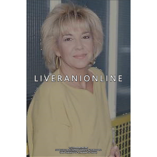 DIAP-RETROSPETTIVA WILMA GOICH CANTANTE NELLA FOTO WILMA GOICH CONDUCE LA TRASMISSIONE TELEVISIVA “TRIS“ ANNO 1990 AG ALDO LIVERANI SAS
