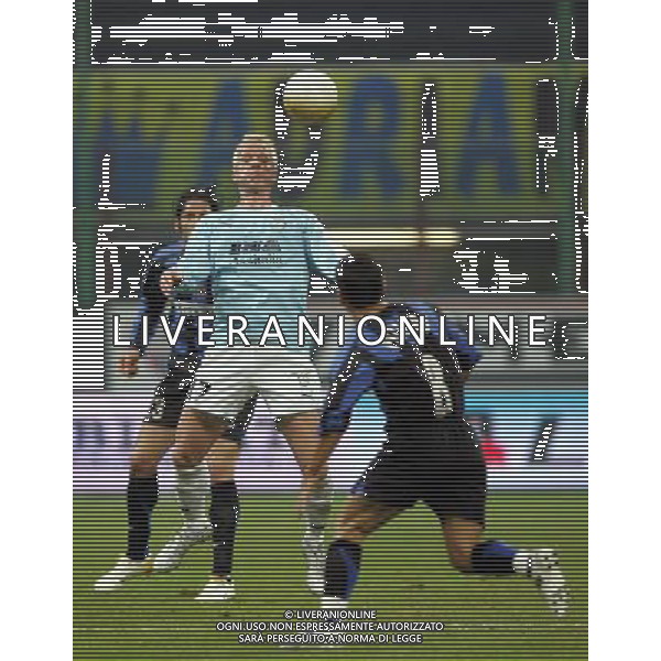 Milano 02/02/2006 coppa italia TIM 2005/06 inter-lazio 1:0 nella foto tare, materazzi e pizarro ph marco luzzani/ag aldo liverani s.a.s.