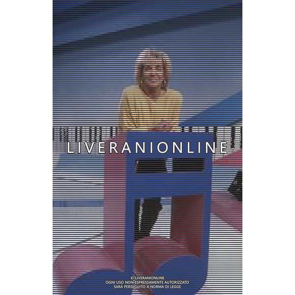 DIAP-RETROSPETTIVA WILMA GOICH CANTANTE NELLA FOTO WILMA GOICH CONDUCE LA TRASMISSIONE TELEVISIVA “TRIS“ ANNO 1990 AG ALDO LIVERANI SAS