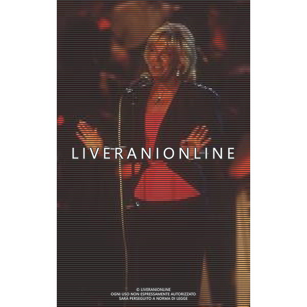 COL-RETROSPETTIVA WILMA GOICH CANTANTE NELLA FOTO WILMA GOICH IN UNA SUA ESIBIZIONE CANORA ANNO 90 AG ALDO LIVERANI SAS
