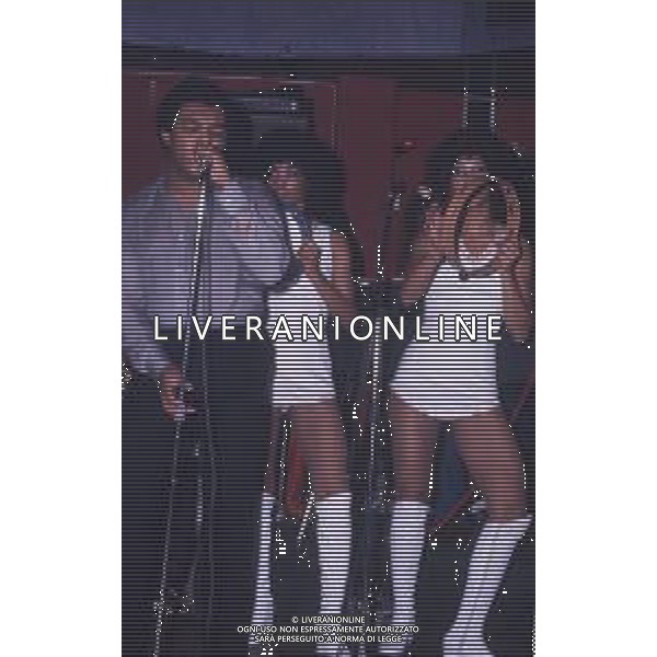 COL-RETROSPETTIVA WESS JOHNSON PSEUDONIMO WESLEY JOHNSON CANTANTE NELLA FOTO WESS JOHNSON CON IL SUO GRUPPO MUSICALE AG ALDO LIVERANI SAS 