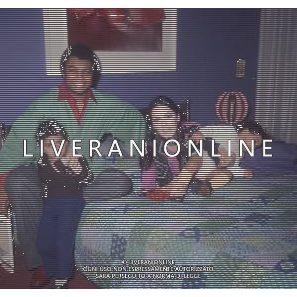 COL-RETROSPETTIVA WESS JOHNSON PSEUDONIMO WESLEY JOHNSON CANTANTE NELLA FOTO WESS JOHNSON CON LA MOGLIE MIRELLA CECCARELLI AG ALDO LIVERANI SAS