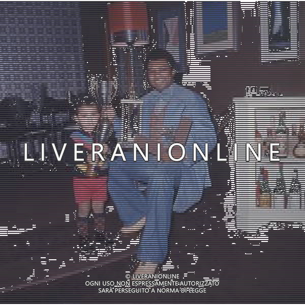 COL-RETROSPETTIVA WESS JOHNSON PSEUDONIMO WESLEY JOHNSON CANTANTE NELLA FOTO WESS JOHNSON CON LA MOGLIE MIRELLA CECCARELLI AG ALDO LIVERANI SAS