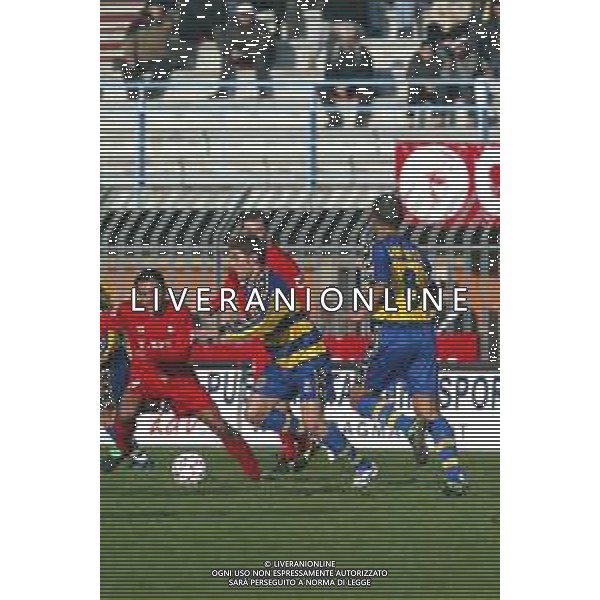 DIG- PIACENZA - PARMA CAMPIONATO CALCIO SERIE A 12 GENNAIO 2003 - RISULTATO 1-1 NELLA FOTO ADRIAN MUTU E LUIGI RICCIO AGENZIA ALDO LIVERANI SAS
