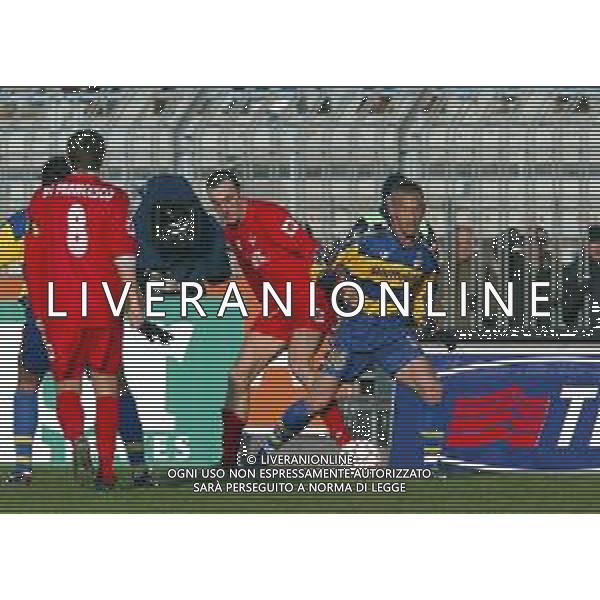 DIG- PIACENZA - PARMA CAMPIONATO CALCIO SERIE A 12 GENNAIO 2003 - RISULTATO 1-1 NELLA FOTO HIDETOSHI NAKATA E VITTORIO TOSTO AGENZIA ALDO LIVERANI SAS