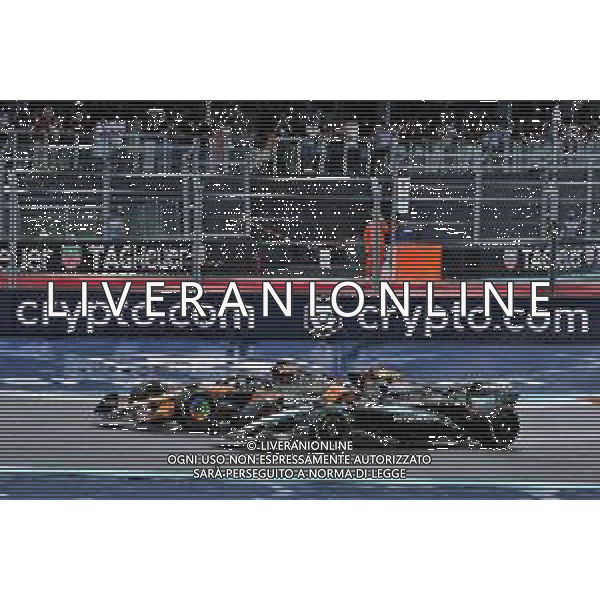 Oscar Piastri (AUS) McLaren MCL39 passes Andrea Kimi Antonelli (ITA) Mercedes AMG F1 W16 at the start of Sprint. 03.05.2025. Formula 1 World Championship, Rd 6, Miami Grand Prix, Miami, Florida, USA, Sprint and Qualifying Day. - www.xpbimages.com, EMail: requests@xpbimages.com © Copyright: Moy / XPB Images ONLY ITALY-AG ALDO LIVERANI SAS