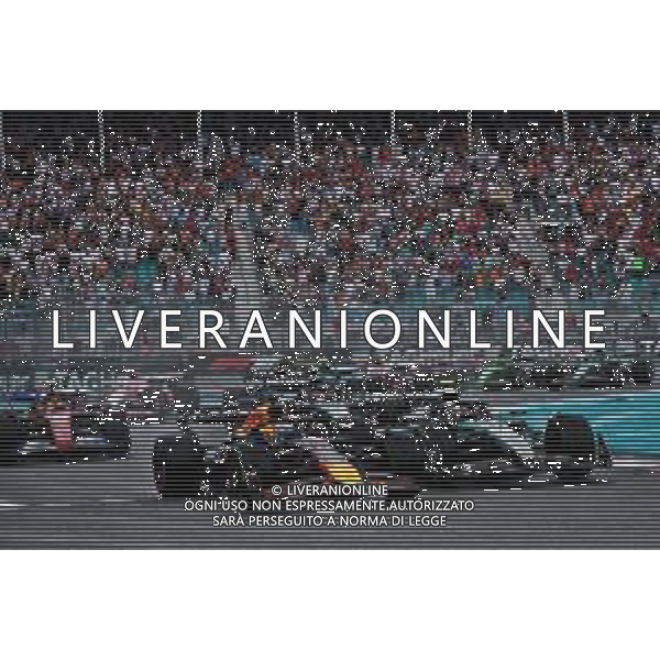 Max Verstappen (NLD) Red Bull Racing RB21 and Andrea Kimi Antonelli (ITA) Mercedes AMG F1 W16 at the start of Sprint. 03.05.2025. Formula 1 World Championship, Rd 6, Miami Grand Prix, Miami, Florida, USA, Sprint and Qualifying Day. - www.xpbimages.com, EMail: requests@xpbimages.com © Copyright: Batchelor / XPB Images ONLY ITALY-AG ALDO LIVERANI SAS