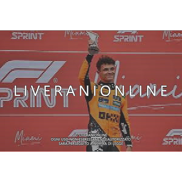 Race winner Lando Norris (GBR) McLaren celebrates in Sprint parc ferme. 03.05.2025. Formula 1 World Championship, Rd 6, Miami Grand Prix, Miami, Florida, USA, Sprint and Qualifying Day. - www.xpbimages.com, EMail: requests@xpbimages.com © Copyright: Moy / XPB Images ONLY ITALY-AG ALDO LIVERANI SAS