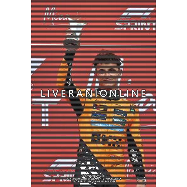 Race winner Lando Norris (GBR) McLaren celebrates in Sprint parc ferme. 03.05.2025. Formula 1 World Championship, Rd 6, Miami Grand Prix, Miami, Florida, USA, Sprint and Qualifying Day. - www.xpbimages.com, EMail: requests@xpbimages.com © Copyright: Moy / XPB Images ONLY ITALY-AG ALDO LIVERANI SAS