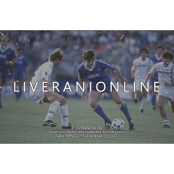 DIAP-RETROSPETTIVA STEFANO BORGONOVO CALCIATORE NELLA FOTO STEFANO BORGONOVO CON LA MAGLIA DEL COMO CALCIO AG ALDO LIVERANI SAS