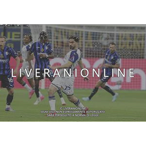 Suat Serdar of Hellas Verona FC play the ball during Inter FC vs Hellas Verona FC, 35° Serie A Enilive 2024-25 game at Giuseppe Meazza - San Siro stadium in Milano (MI), Italy, on April 06, 2025. (Photo by Davide Casentini)- AGENZIA ALDO LIVERANI SAS