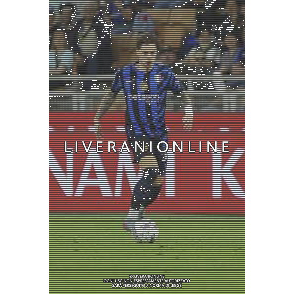 Nicola Zalewski of Inter FC play the ball during Inter FC vs Hellas Verona FC, 35° Serie A Enilive 2024-25 game at Giuseppe Meazza - San Siro stadium in Milano (MI), Italy, on April 06, 2025. (Photo by Davide Casentini)- AGENZIA ALDO LIVERANI SAS