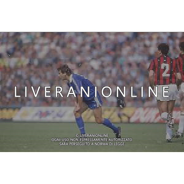 DIAP-RETROSPETTIVA STEFANO BORGONOVO CALCIATORE NELLA FOTO STEFANO BORGONOVO CON LA MAGLIA DEL COMO CALCIO AG ALDO LIVERANI SAS