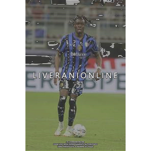 Yann Aurel Bisseck of Inter FC play the ball during Inter FC vs Hellas Verona FC, 35° Serie A Enilive 2024-25 game at Giuseppe Meazza - San Siro stadium in Milano (MI), Italy, on April 06, 2025. (Photo by Davide Casentini)- AGENZIA ALDO LIVERANI SAS