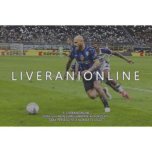 Federico Dimarco of Inter FC play the ball during Inter FC vs Hellas Verona FC, 35° Serie A Enilive 2024-25 game at Giuseppe Meazza - San Siro stadium in Milano (MI), Italy, on April 06, 2025. (Photo by Davide Casentini)- AGENZIA ALDO LIVERANI SAS