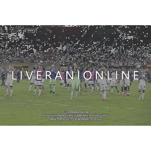Hellas Verona players applaud the fans following the final whistle during Inter FC vs Hellas Verona FC, 35° Serie A Enilive 2024-25 game at Giuseppe Meazza - San Siro stadium in Milano (MI), Italy, on April 06, 2025. (Photo by Davide Casentini)- AGENZIA ALDO LIVERANI SAS