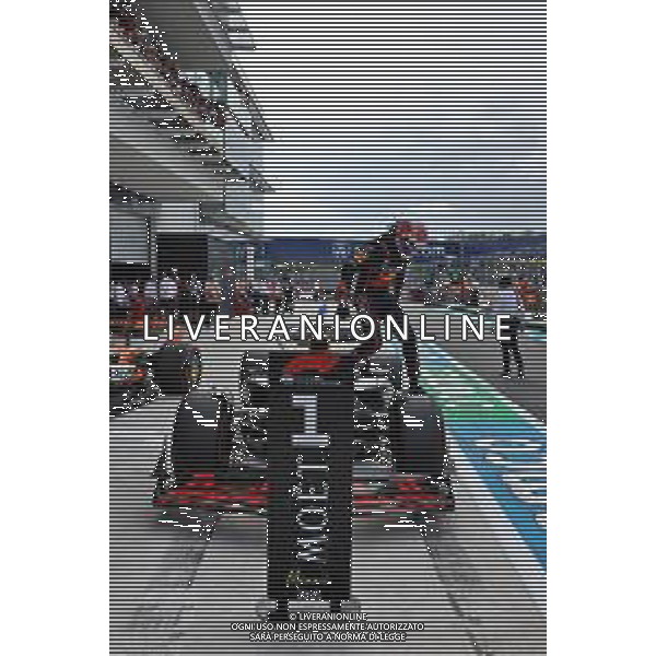 Pole sitter Max Verstappen (NLD) Red Bull Racing RB21 in qualifying parc ferme. 03.05.2025. Formula 1 World Championship, Rd 6, Miami Grand Prix, Miami, Florida, USA, Sprint and Qualifying Day. - www.xpbimages.com, EMail: requests@xpbimages.com © Copyright: Moy / XPB Images ONLY ITALY-AG ALDO LIVERANI SAS