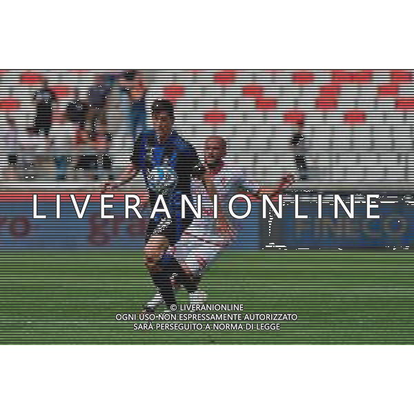 TVEM May 04, 2025 Bari, Italy - SSC Bari vs Pisa Sporting Club - Italian soccer serie B 2024/25 - San Nicola Stadium. In the pic: Stefano Moreo of Pisa in action against Ahmad Benali of SSC Bari ©TVEM Emmanuele Mastrodonato - AGENZIA ALDO LIVERANI SAS