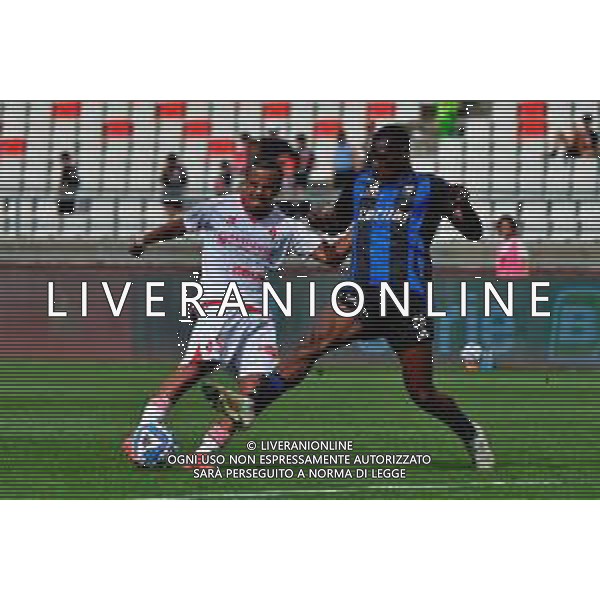 TVEM May 04, 2025 Bari, Italy - SSC Bari vs Pisa Sporting Club - Italian soccer serie B 2024/25 - San Nicola Stadium. In the pic: Mehdi Emile Dorval of SSC Bari in action against Idrissa Touré of Pisa ©TVEM Emmanuele Mastrodonato - AGENZIA ALDO LIVERANI SAS