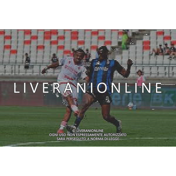 TVEM May 04, 2025 Bari, Italy - SSC Bari vs Pisa Sporting Club - Italian soccer serie B 2024/25 - San Nicola Stadium. In the pic: Mehdi Emile Dorval of SSC Bari in action against Idrissa Touré of Pisa ©TVEM Emmanuele Mastrodonato - AGENZIA ALDO LIVERANI SAS