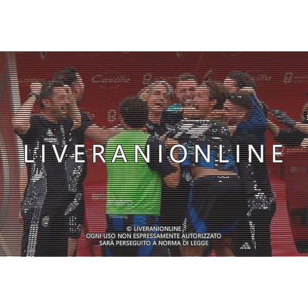 TVEM May 04, 2025 Bari, Italy - SSC Bari vs Pisa Sporting Club - Italian soccer serie B 2024/25 - San Nicola Stadium. In the pic: coach Filippo Inzaghi of Pisa and Pisa players celebrate promotion to Serie A -Esultanza e Festeggiamenti del Pisa a fine gara per la Promozione in Serie A ©TVEM Emmanuele Mastrodonato - AGENZIA ALDO LIVERANI SAS