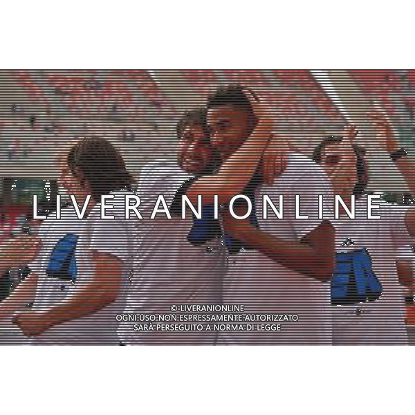 TVEM May 04, 2025 Bari, Italy - SSC Bari vs Pisa Sporting Club - Italian soccer serie B 2024/25 - San Nicola Stadium. In the pic: Arturo Calabresi of Pisa and Henrik Meister of Pisa celebrate promotion to Serie A -Esultanza e Festeggiamenti del Pisa a fine gara per la Promozione in Serie A ©TVEM Emmanuele Mastrodonato - AGENZIA ALDO LIVERANI SAS