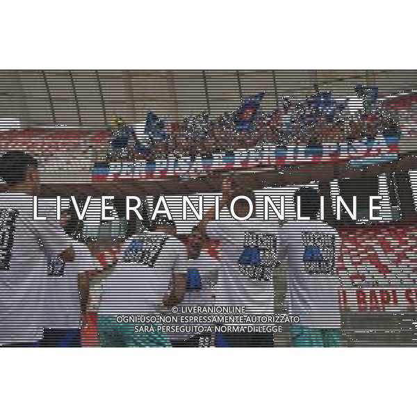 TVEM May 04, 2025 Bari, Italy - SSC Bari vs Pisa Sporting Club - Italian soccer serie B 2024/25 - San Nicola Stadium. In the pic: Pisa players celebrate promotion to Serie A -Esultanza e Festeggiamenti del Pisa a fine gara per la Promozione in Serie A ©TVEM Emmanuele Mastrodonato - AGENZIA ALDO LIVERANI SAS