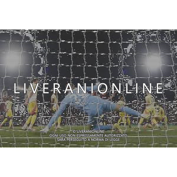 Michele Di Gregorio of Juventus FC makes a save during Bologna BFC vs Juventus F, 35° Serie A Enilive 2024-25 game at Renato Dall\'Ara stadium in Bologna (BO), Italy, on May 04, 2025. (Photo by Davide Casentini)- AGENZIA ALDO LIVERANI SAS