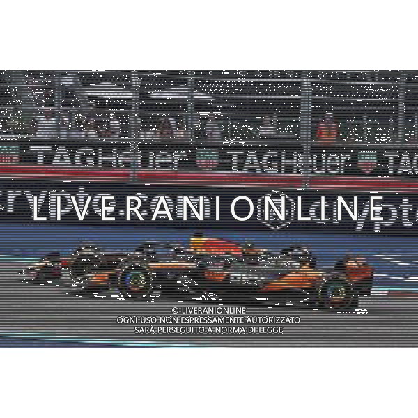 Max Verstappen (NLD) Red Bull Racing RB21 and Lando Norris (GBR) McLaren MCL39 battle for position. 04.05.2025. Formula 1 World Championship, Rd 6, Miami Grand Prix, Miami, Florida, USA, Race Day. - www.xpbimages.com, EMail: requests@xpbimages.com © Copyright: Moy / XPB Images ONLY ITALY-AG ALDO LIVERANI SAS