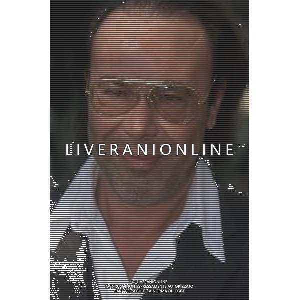 DIAP-RETROSPETTIVA ANTONELLO VENDITTI CANTANTE NELLA FOTO ANTONELLO VENDITTI OSPITE DEL FESTIVAL DI SANREMO NELL\'ANNO 2000 AG ALD LIVERANI SAS