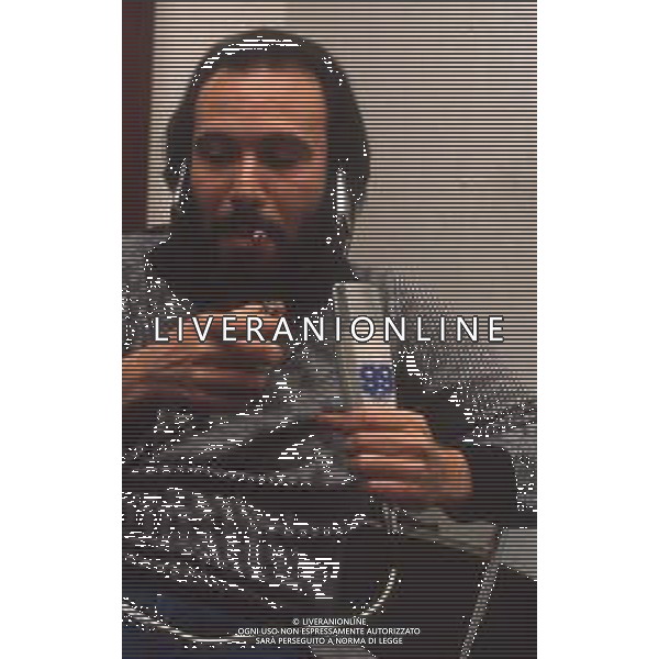 DIAP-RETROSPETTIVA ANTONELLO VENDITTI CANTANTE NELLA FOTO ANTONELLO VENDITTI A MILANO NELL\'ANNO 1979 ALLA SEDE DI RADIO STUDIO 105 AG ALDO LIVERANI SAS