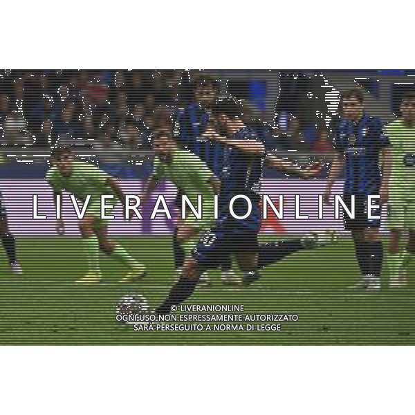 Inter vs Barcellona nella foto Hakan Calhanoglu (Inter) segna il gol del 2 a 0 Milano 06-05-2025 Stadio Giuseppe Meazza - San Siro UEFA Champions League - semifinali gara di ritorno foto Roberto Garavaglia/Agenzia Aldo Liverani sas