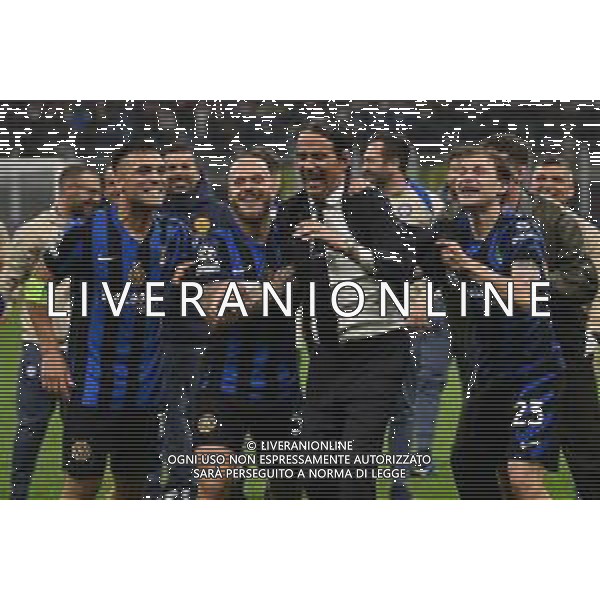 Inter vs Barcellona nella foto Lautaro Martinez (Inter), Federico Dimarco (Inter), Simone Inzaghi allenatore Inter e Nicolo\' Barella (Inter) esultanzanza a fine partita Milano 06-05-2025 Stadio Giuseppe Meazza - San Siro UEFA Champions League - semifinali gara di ritorno foto Roberto Garavaglia/Agenzia Aldo Liverani sas