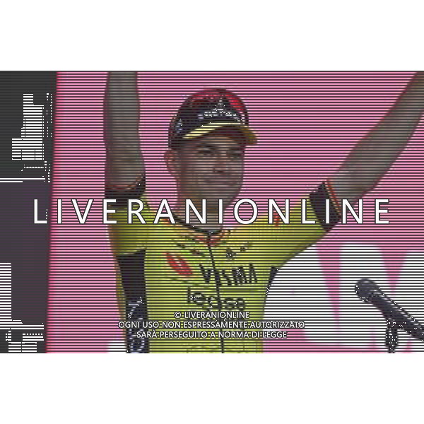 07-05-2025 Presentazione Squadre Giro D\'italia 2025; 2025, Visma - Lease A Bike; Van Aert, Wout; Tirana; ©SIROTTI - AGENZIA ALDO LIVERANI SAS