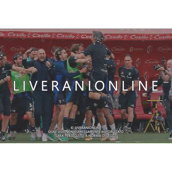 TVEM May 04, 2025 Bari, Italy - SSC Bari vs Pisa Sporting Club - Italian soccer serie B 2024/25 - San Nicola Stadium. In the pic: coach Filippo Inzaghi of Pisa and Pisa players celebrate promotion to Serie A ©TVEM Emmanuele Mastrodonato - AGENZIA ALDO LIVERANI SAS