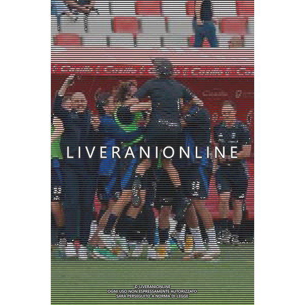 TVEM May 04, 2025 Bari, Italy - SSC Bari vs Pisa Sporting Club - Italian soccer serie B 2024/25 - San Nicola Stadium. In the pic: coach Filippo Inzaghi of Pisa and Pisa players celebrate promotion to Serie A ©TVEM Emmanuele Mastrodonato - AGENZIA ALDO LIVERANI SAS