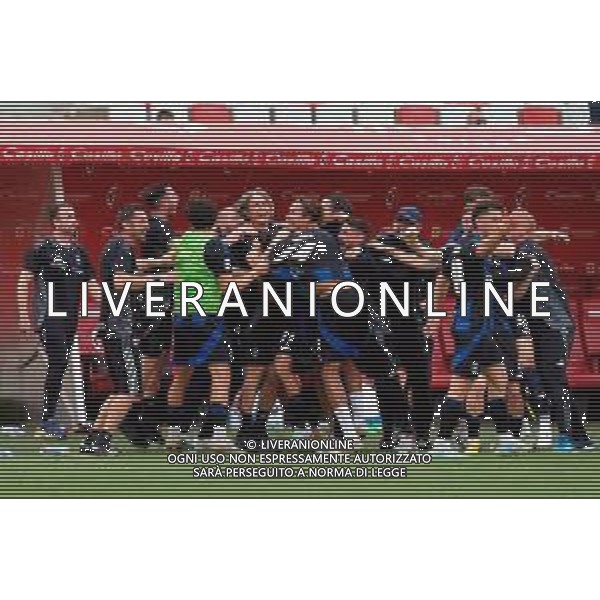 TVEM May 04, 2025 Bari, Italy - SSC Bari vs Pisa Sporting Club - Italian soccer serie B 2024/25 - San Nicola Stadium. In the pic: coach Filippo Inzaghi of Pisa and Pisa players celebrate promotion to Serie A ©TVEM Emmanuele Mastrodonato - AGENZIA ALDO LIVERANI SAS
